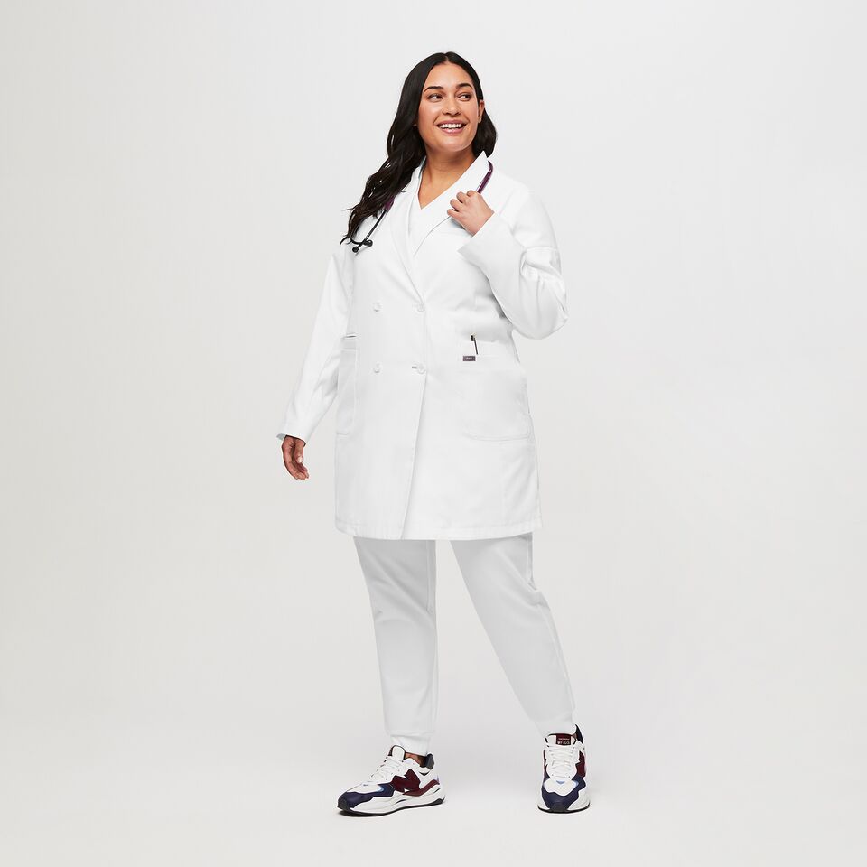 https://creative.wearfigs.com/asset/00004515-ecf2-437d-ac8b-966079885ddb/SQUARE/XL_W_Double_Breasted_Lab_Coat_Optic_White_Q3_2022_-02