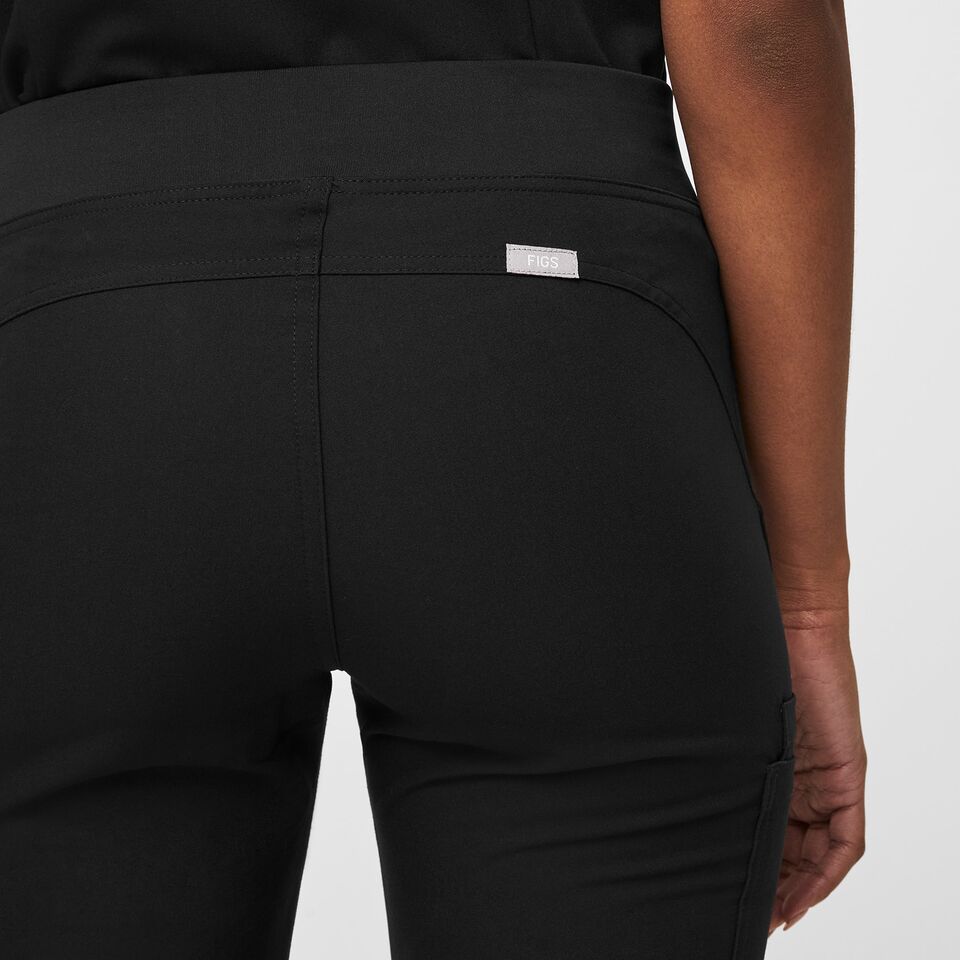 FIGS Kade Cargo Scrub Pants for Women — Classic Fit, Straight Leg, 4  Pockets, Yoga Waistband, Anti-Wrinkle Women Scrub Pants : :  Clothing
