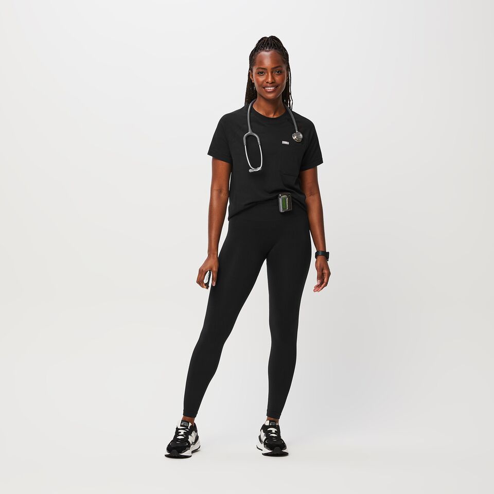 https://www.wearfigs.com/i/bynder/asset/34336932-f51f-48de-8046-d34196382674/SQUARE/Q1_2022_11_BLACK_SALTA-SEAMLESS-LEGGING_W_MAME_10001