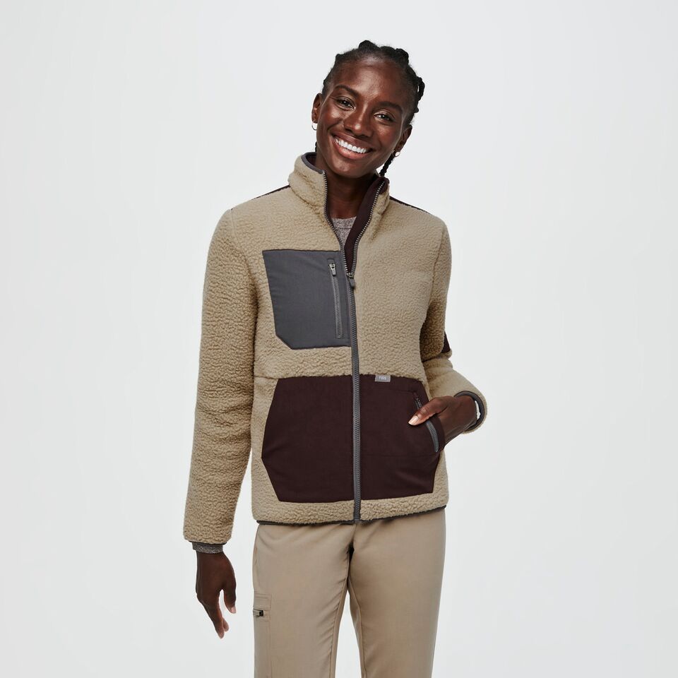 https://creative.wearfigs.com/asset/4adc65fe-f9c0-4039-a7b0-449ebb7e0424/SQUARE/Womens-On-Shift-Sherpa-Colorblock-Latte-XS-1.jpeg