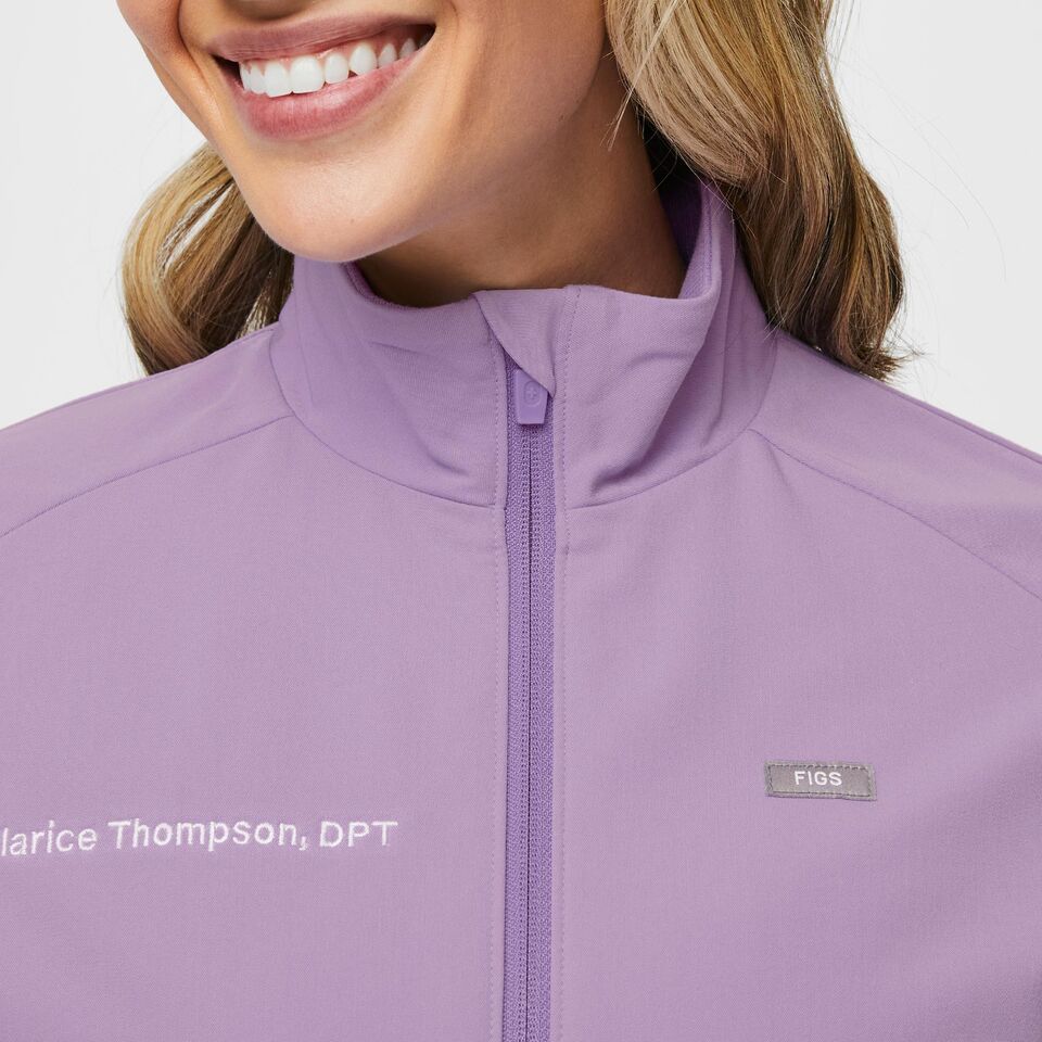 https://creative.wearfigs.com/asset/804a54ad-830a-47df-8054-6531f05a806a/SQUARE/XS_W_Sydney_Jacket_Lavendar_Dew_Q2_2022_-5