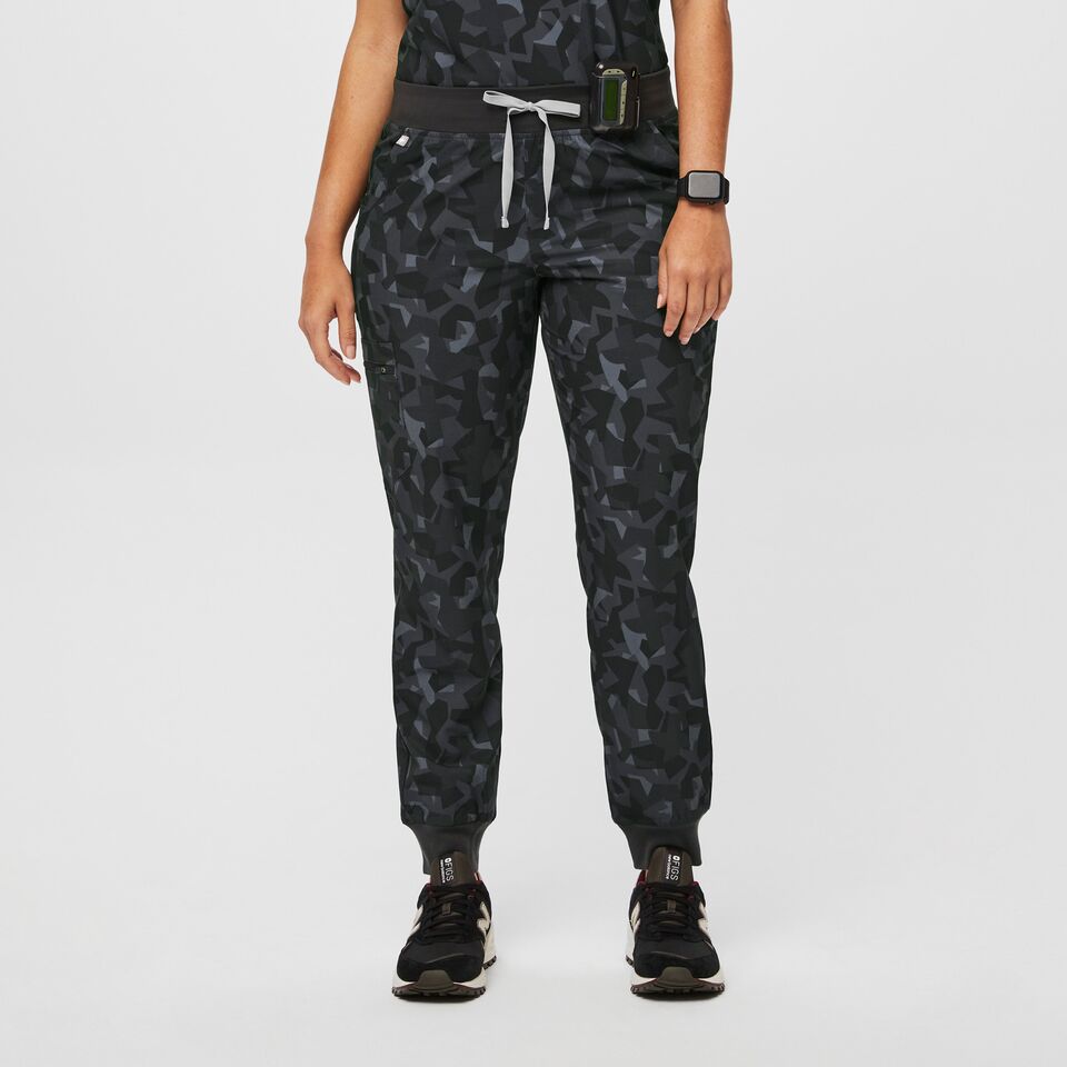 Women's High Waisted Zamora FREEx Jogger Scrub Pants™ - Black · FIGS