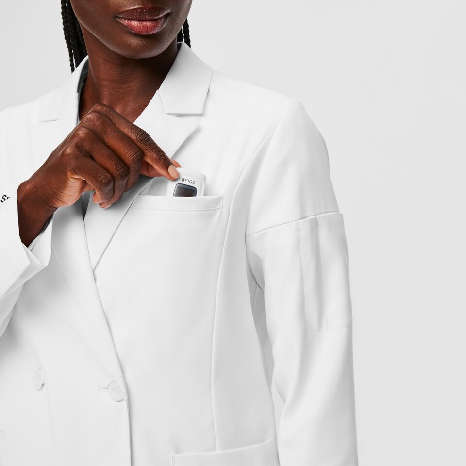 https://creative.wearfigs.com/asset/ab1e1ba9-f23f-4031-8456-fed5e7a478ed/SQUARE/XS_W_Double_Breasted_Lab_Coat_Optic_White_Q3_2022_-08