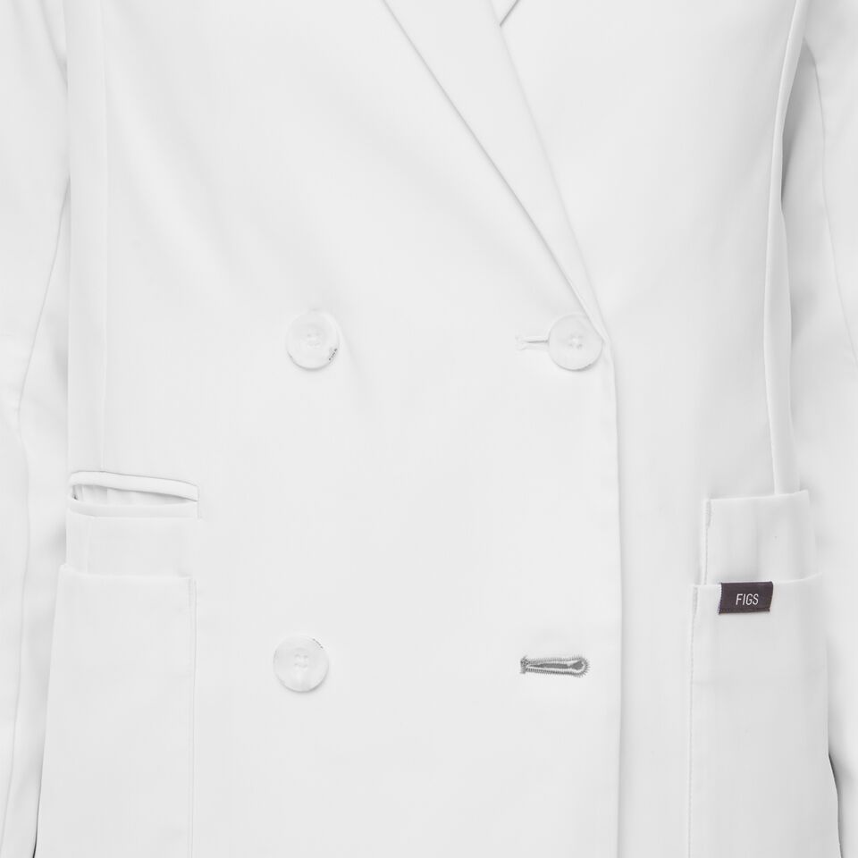 https://creative.wearfigs.com/asset/dd9ab1c4-3ecd-4d76-9fee-3f995081de95/SQUARE/XS_W_Double_Breasted_Lab_Coat_Optic_White_Q3_2022_-06