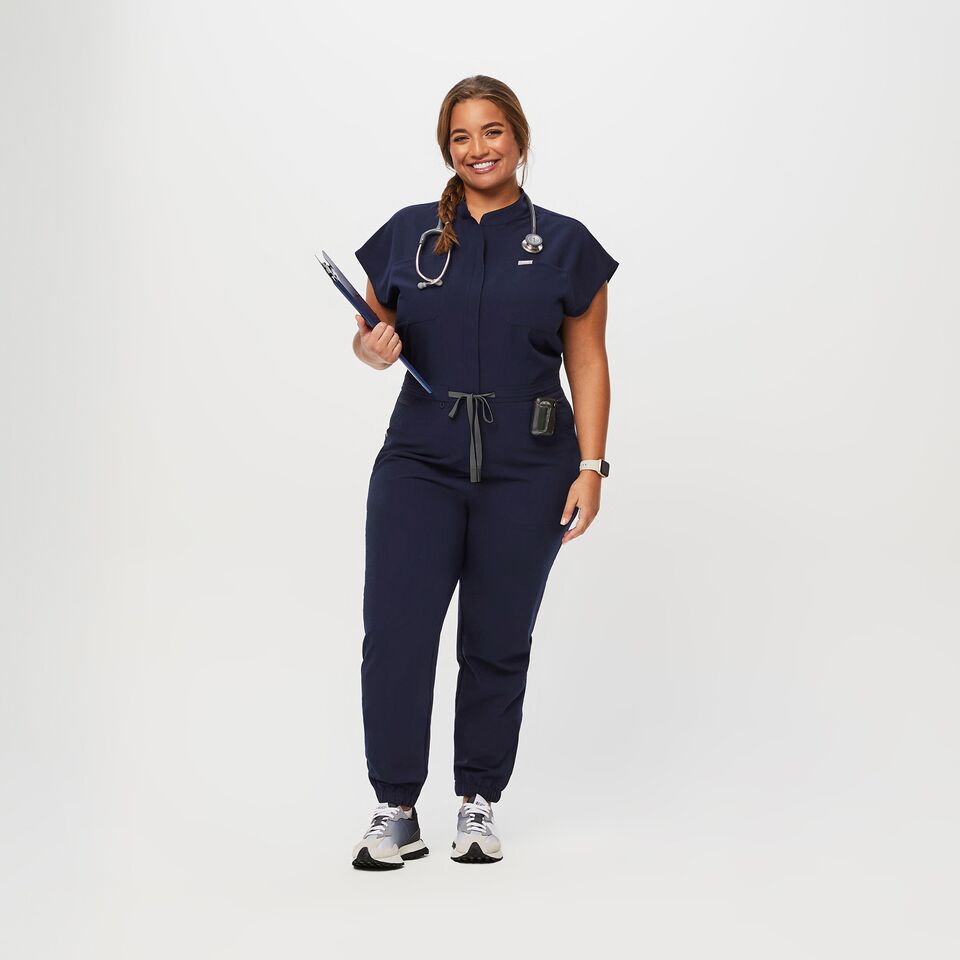 https://creative.wearfigs.com/asset/f969a164-b768-4e65-9983-bf9ab744ec24/SQUARE/Q4_2022_11_NAVY_RAFAELA-JUMPSUIT_W_KY_04708-jpg