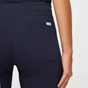 https://images.ctfassets.net/5j6wpslh72e4/1FcuScO2wu9EUod6DG5FFH/2661cd273fef98543b115a35512635ef/Womens-Livingston-Pant-navy-S-3.jpg