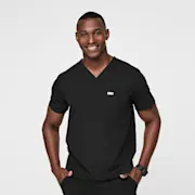 https://images.ctfassets.net/5j6wpslh72e4/22ANgEZDjO1ecKWrvOs5JD/6e45a9f60a8c4a2dbc52bbfc140b4e5e/Mens-Leon-Scrub-Top-black-L-1.jpg