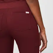 https://images.ctfassets.net/5j6wpslh72e4/4tbtU6eeod0g2ATUogMgZ5/41eae0cf7b2c08f28e246574bce56748/Womens-Zamora-Pant-burgundy-S-5.jpg