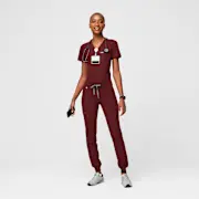 https://images.ctfassets.net/5j6wpslh72e4/6A5Pge54BRQ9KySkEdLzSZ/14af93bc4f3c43af0cddd712d2d0fdd4/Womens-Zamora-Pant-burgundy-S-2.jpg