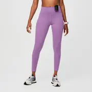 https://images.ctfassets.net/5j6wpslh72e4/qdCqFSlgq71b3Y6XXjtSw/6d88980194aeb40005cba4e52b261ad5/Womens-Performance_Legging-Lilac_Dawn-XS-1.jpg