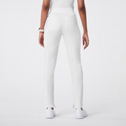 https://cdn.shopify.com/s/files/1/0139/8942/files/Q2_2024_5_WHITE_TEAMUSAHIGHRISESKINNYPANT_DEJA_435.jpg?v=1720656646