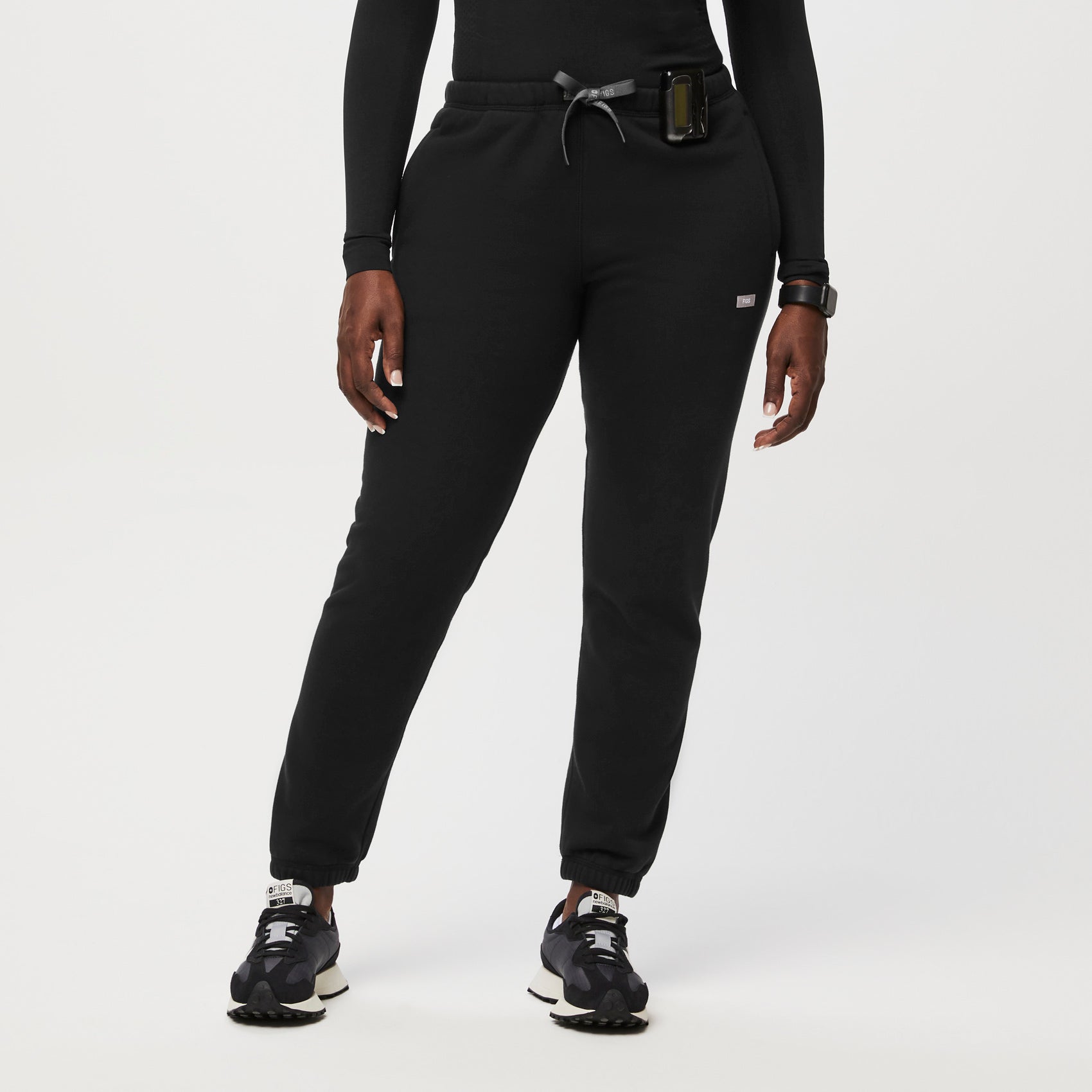 Pantalón deportivo relajado Off-Shift™ para mujer - Negro · FIGS