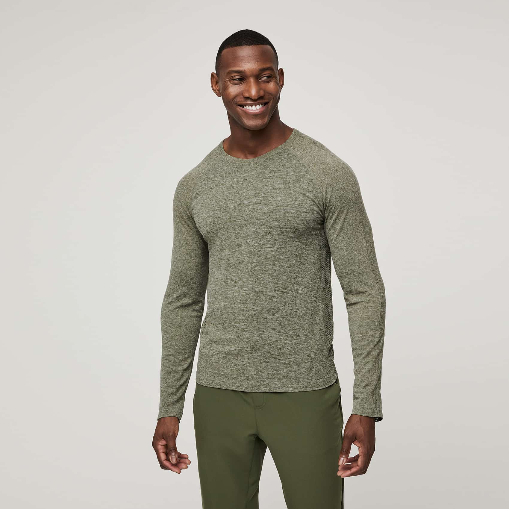 https://www.wearfigs.com/i/shopify/s/files/1/0139/8942/products/Men-Makato-Perf-US_Heathered-Dark-Olive-1.jpg?v=1633730321