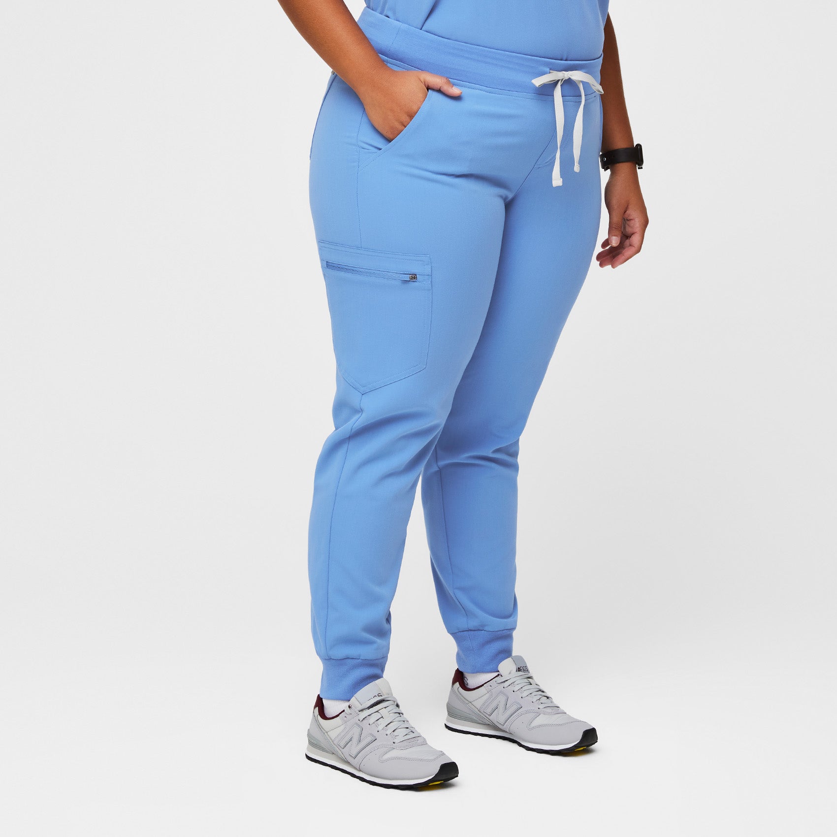 FIGS Zamora Jogger Style Scrub Pants for Women — Slim Fit, 6 Pockets, Yoga  Waistband, Ribbed Ankle Cuffs, Anti-Wrinkle, Navy, X-Small : Buy Online at  Best Price in KSA - Souq is